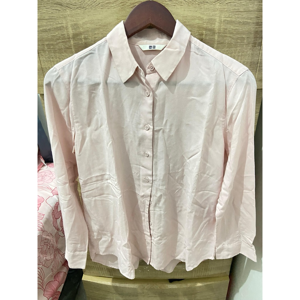 Uniqlo Kemeja Baby Pink size S
