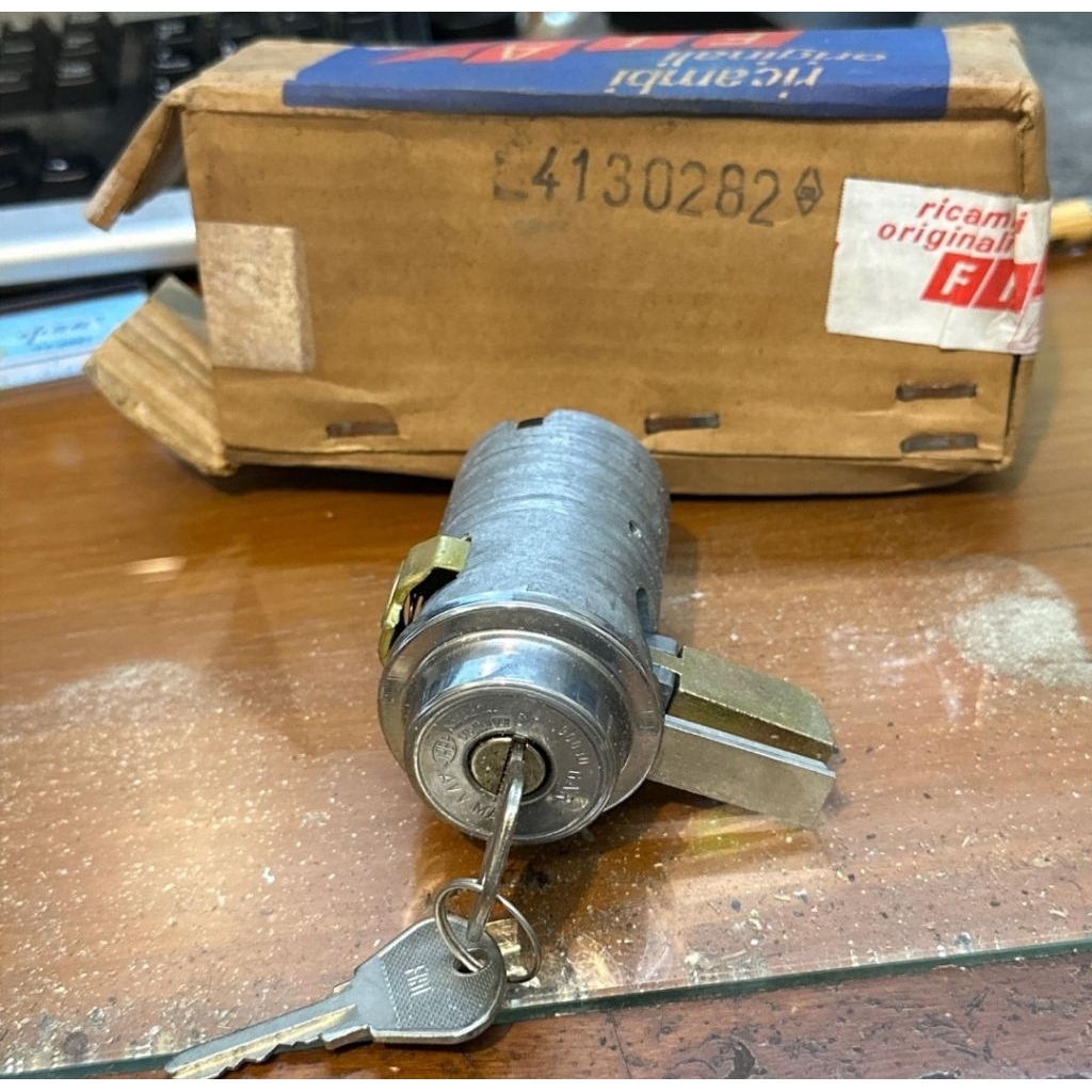 Fiat 4130282 Ignition Switch Fiat 850 Spider Fiat 1500 Cabrio Fiat Dino Spider