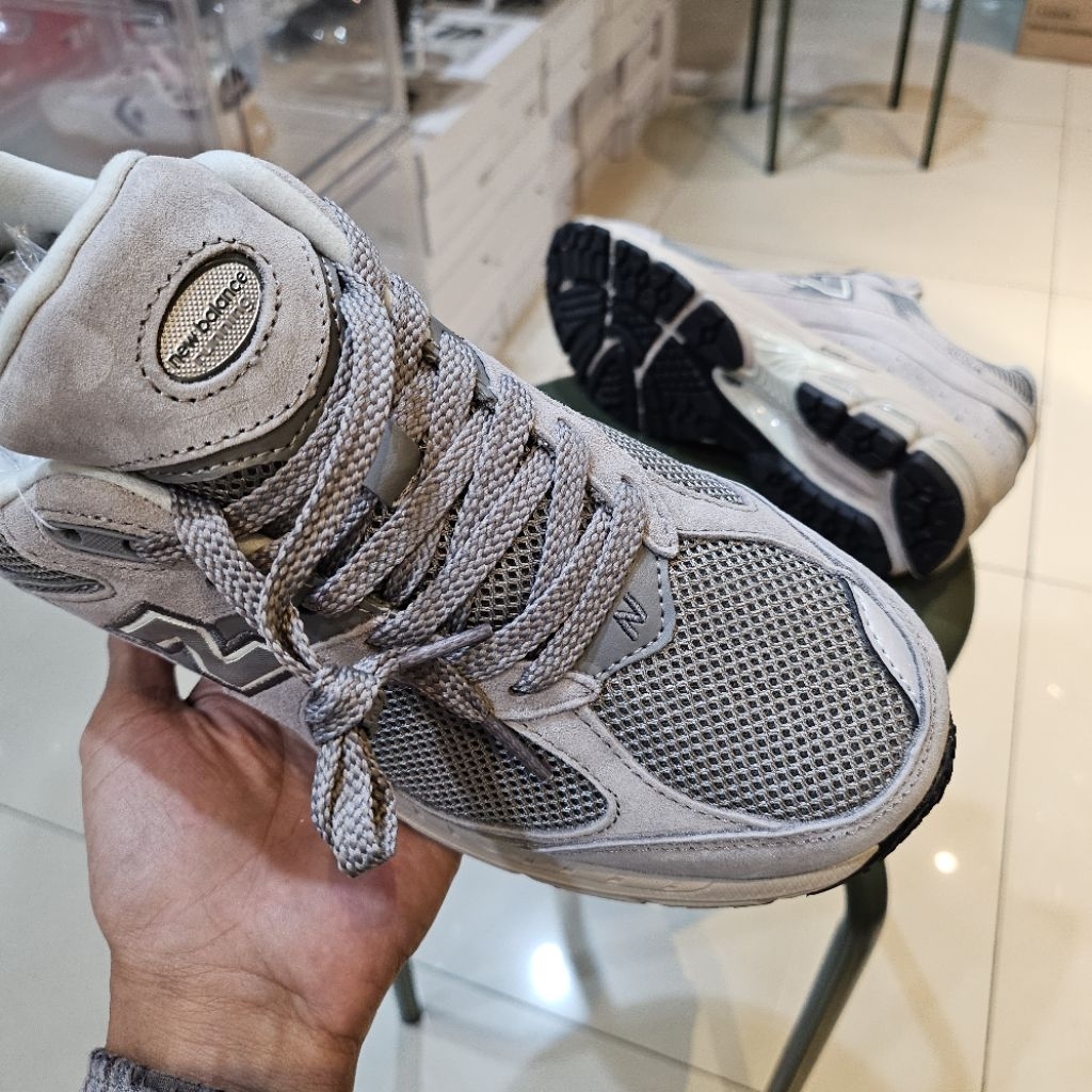 2002r Grey Marblehead