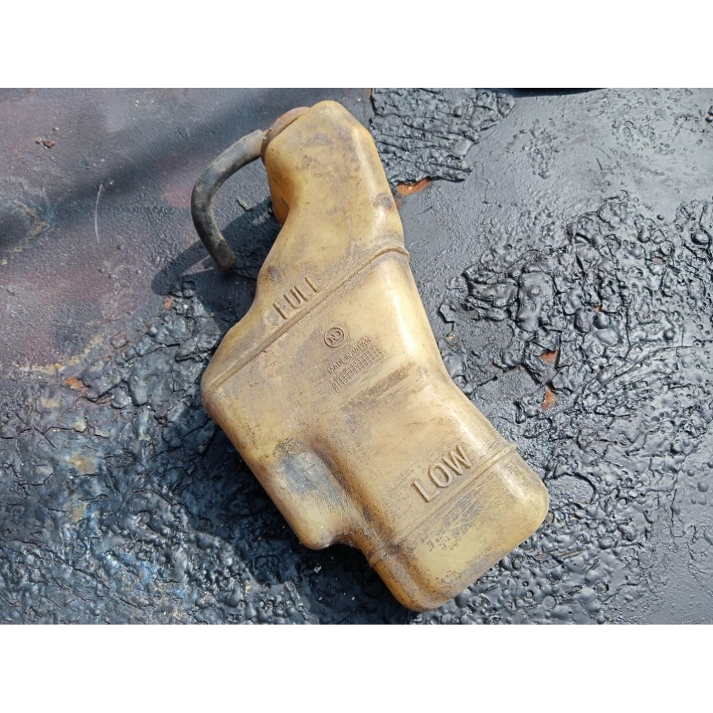 tabung cadangan air radiator Toyota Corolla SE saloon