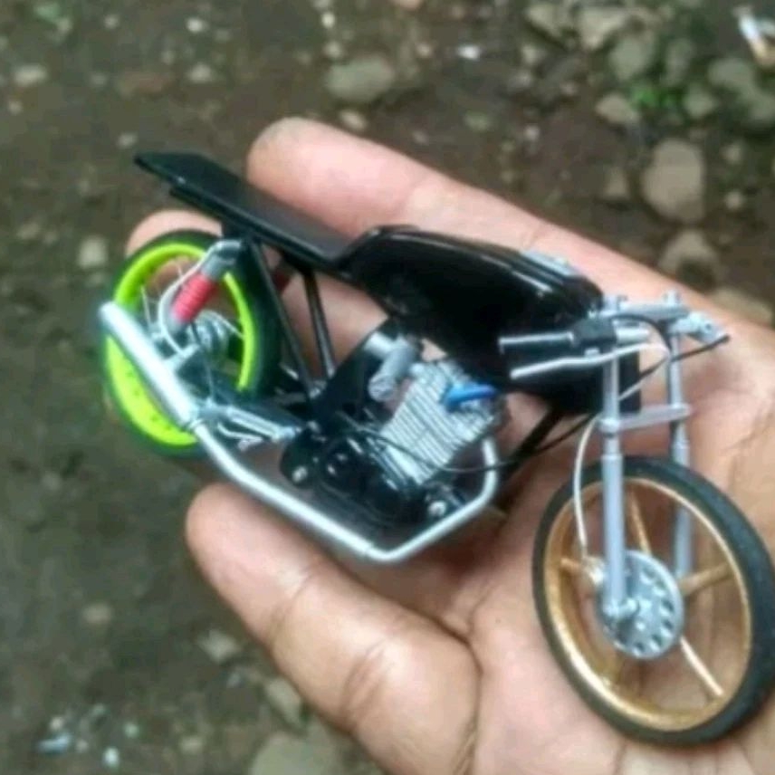 miniatur diecast motor Honda gl pro trondol warna hitam full set dengan standar Paddock
