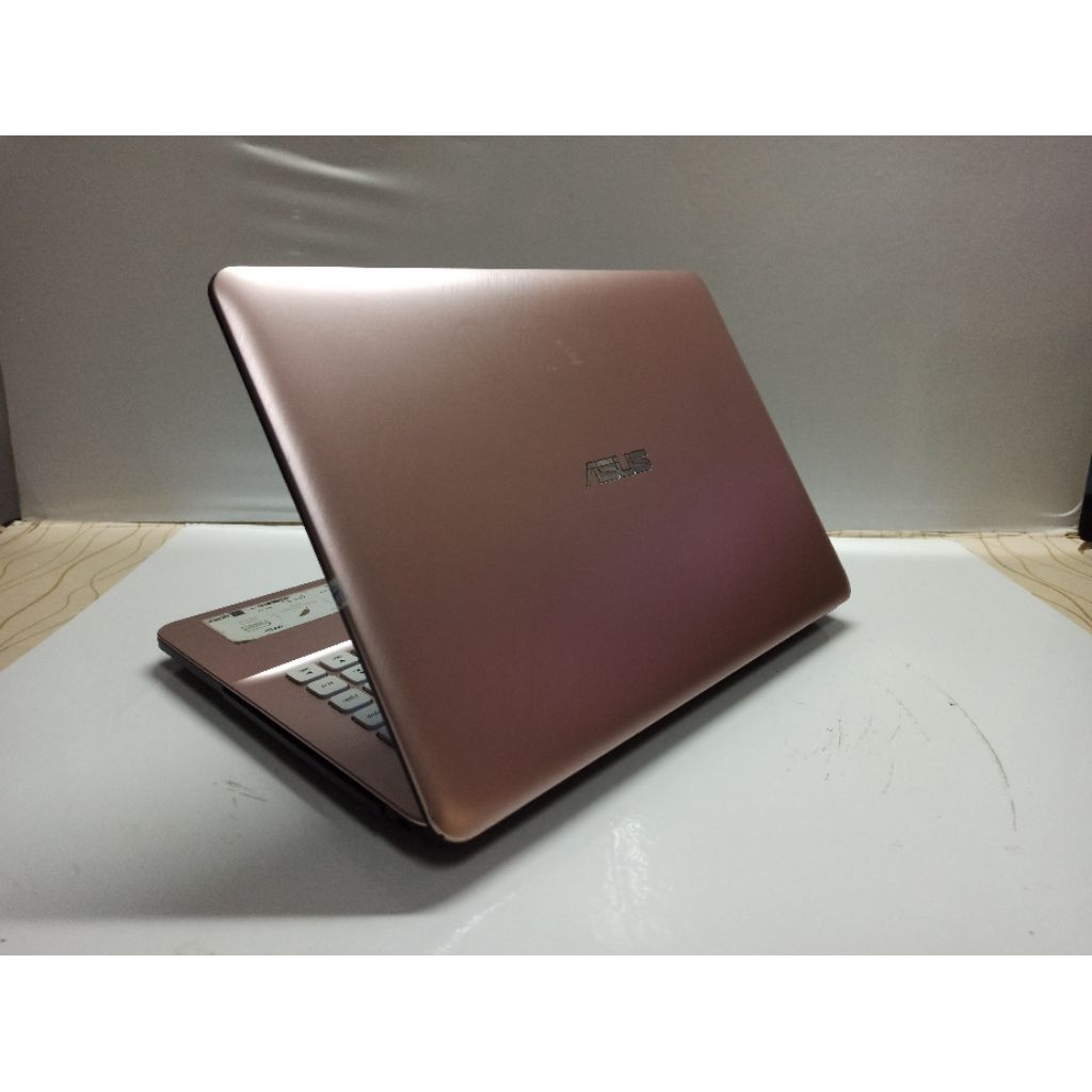 Laptop Asus Vivobook 14 X441UBR Core i3 Gen7 /12 GB /128 GB /500GB /Double Vga