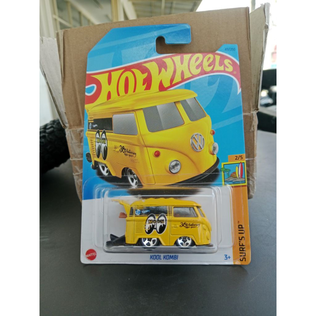 hotwheels kool kombi mooneyes kuning