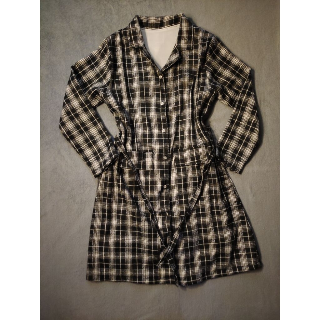 Gaun kemeja Cutee motif Kotak-kotak Hitam dan Putih