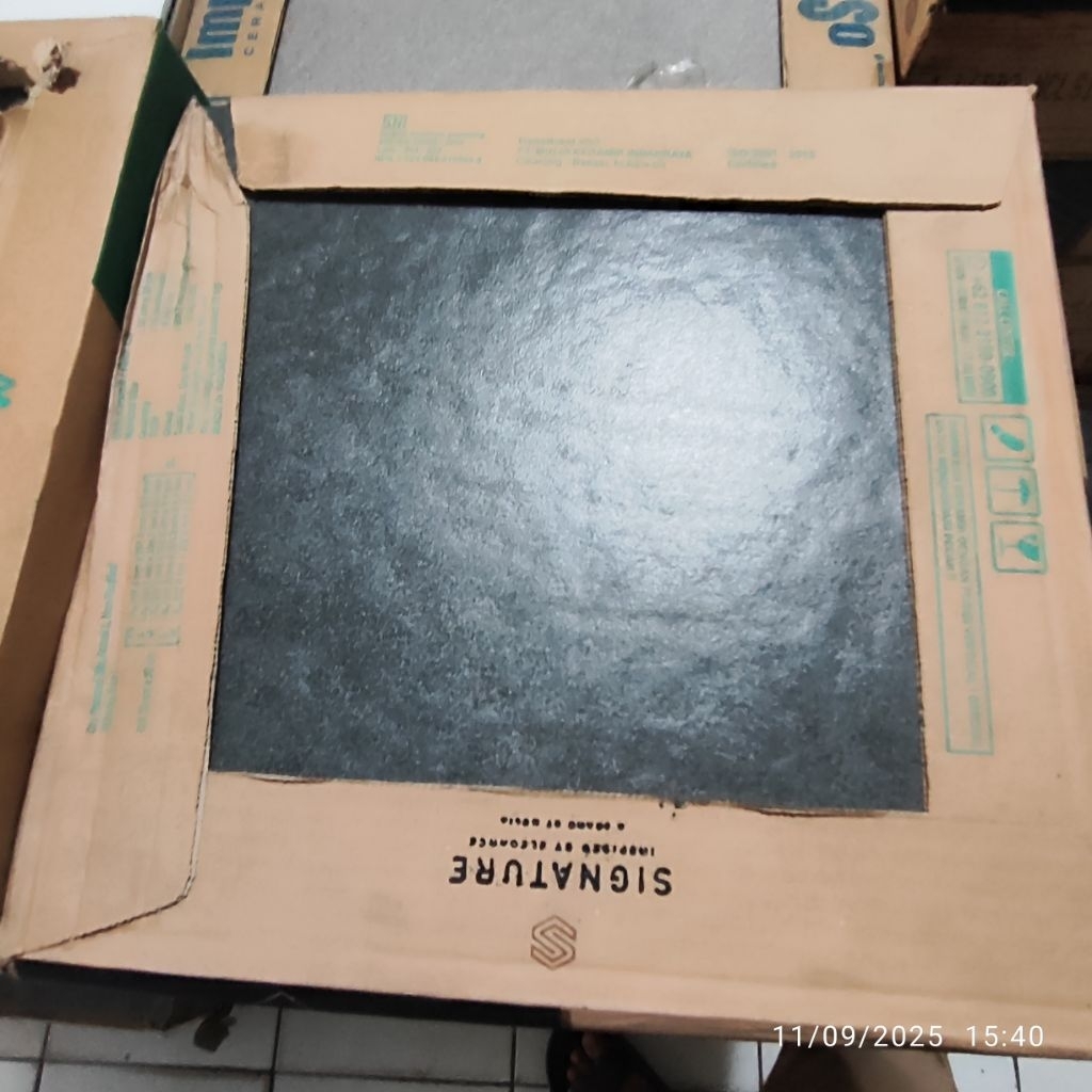 keramik kasar 30x30 mareccia dark