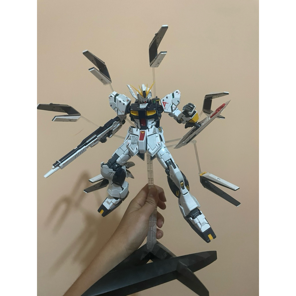 Mg 1/100 Nu gundam Ver Ka bandai