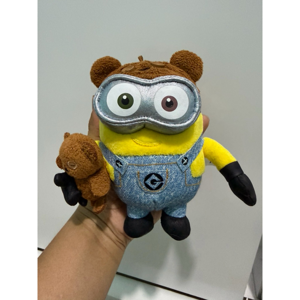 Keychain Minion Bawa Tim USJ