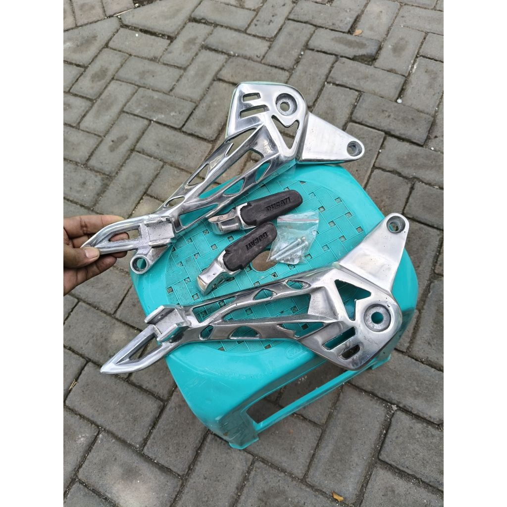 Footstep Supra x 125 DD racing poles x