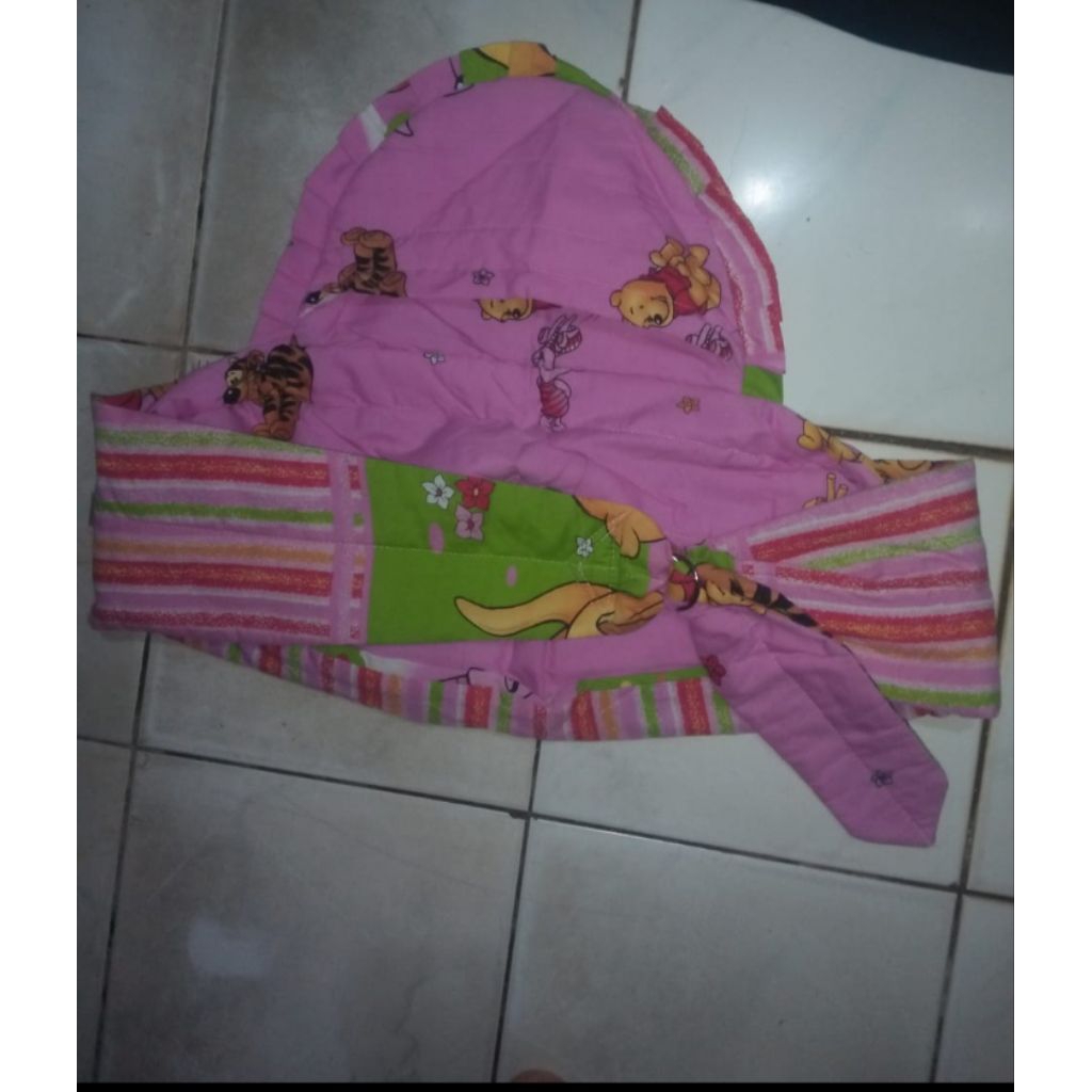 gendongan samping pL/second motif Winnie the pooh