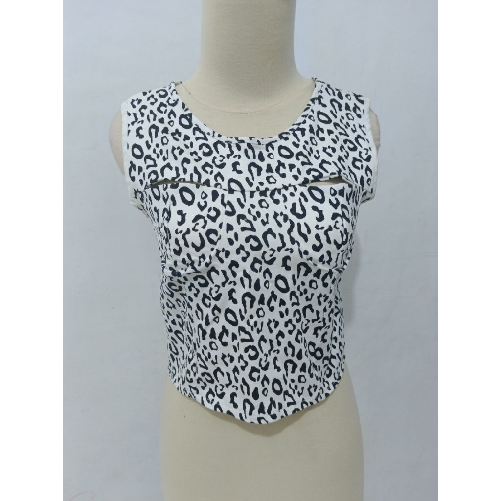 Baju Atasan Blus Hitam Putih Crop Top Blouse Corak Macan Leopard Ukuran kecil Murah