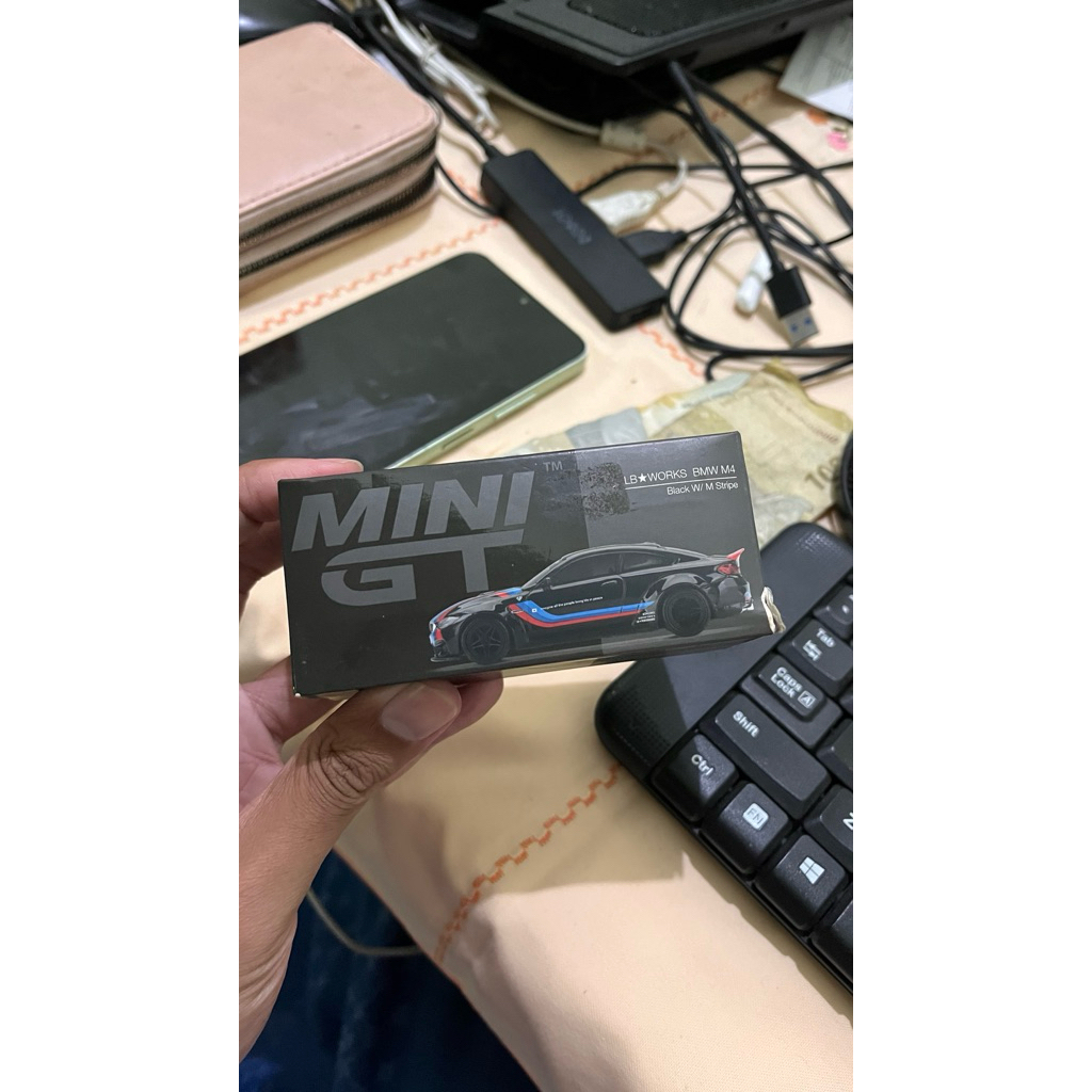 mini gt bmw m4 lbwk skala 64 diecast