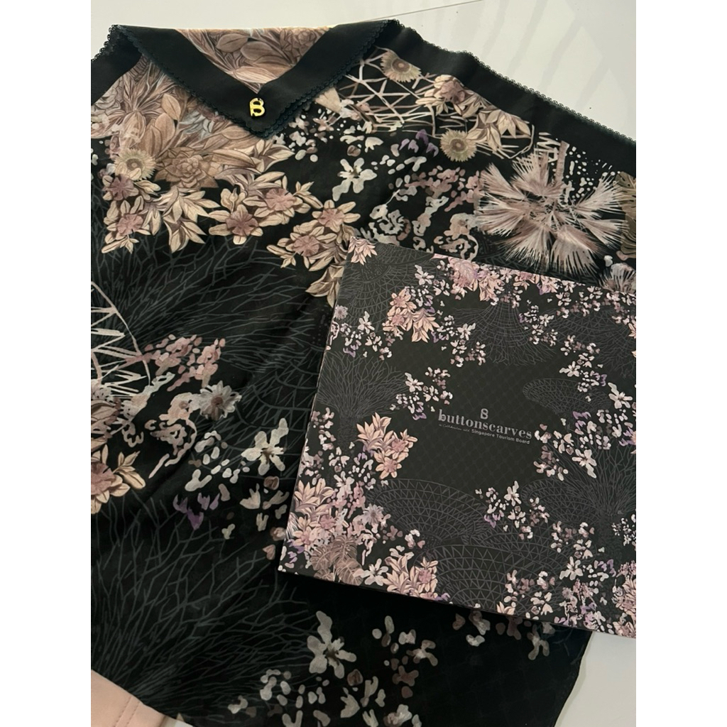 Preloved Buttonscarves singapore black