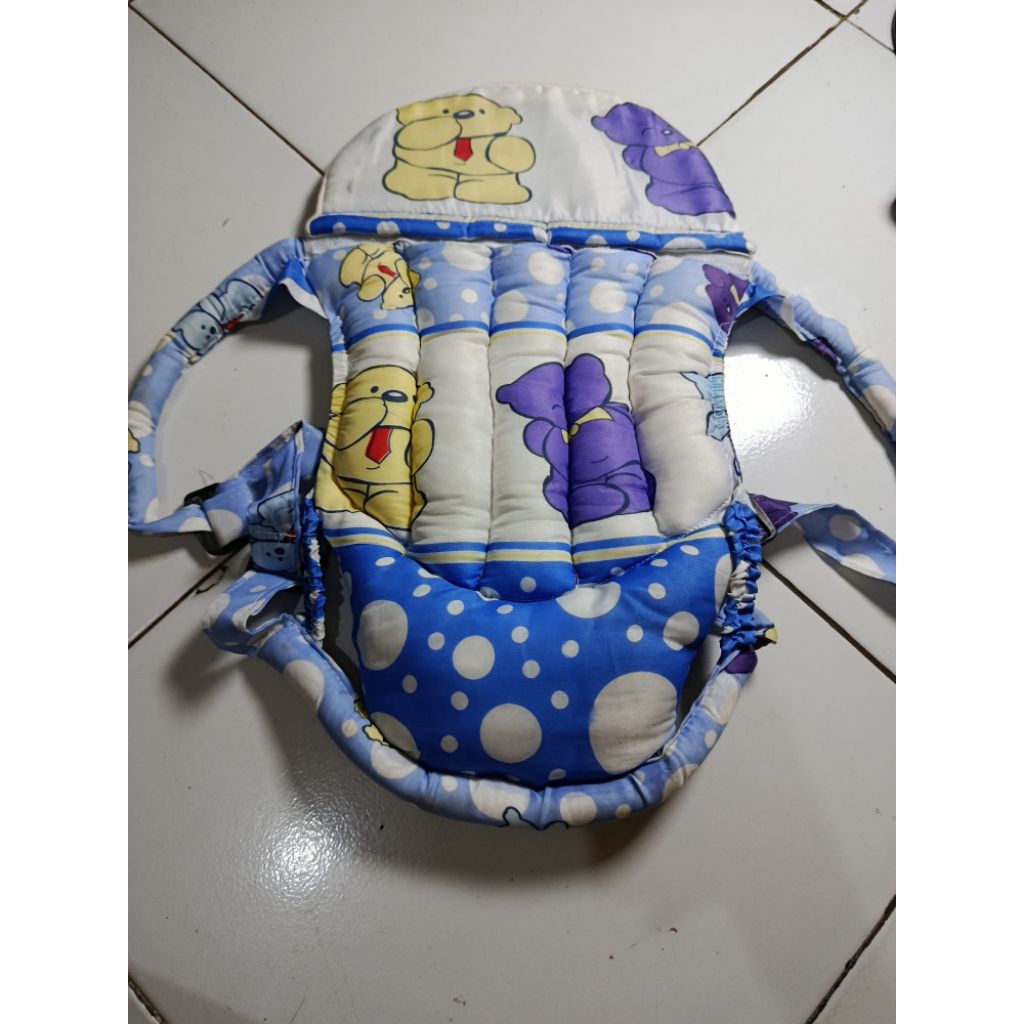 gendongan anak depan