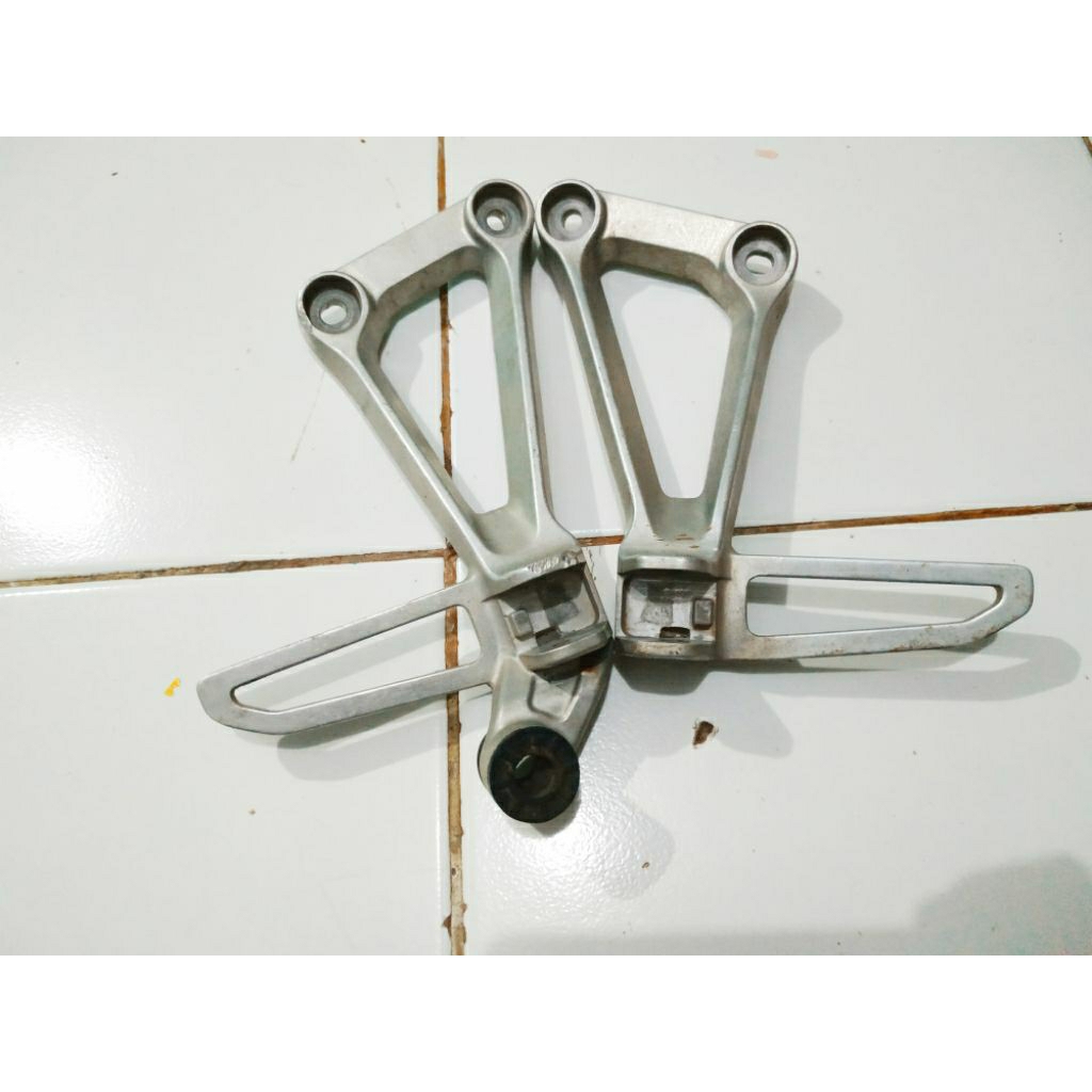 footstep Step Belakang cbr 150 K45 Original Copotan
