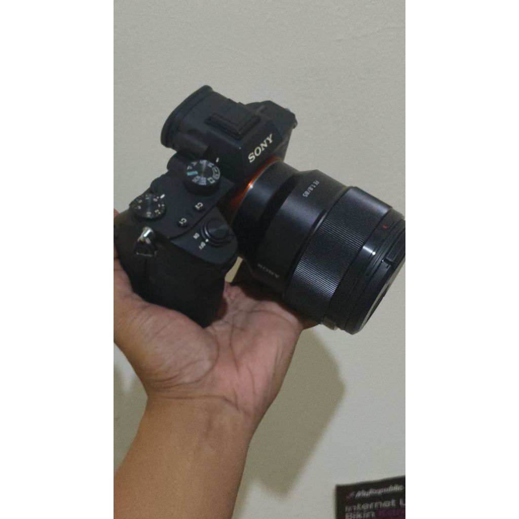 sony a7 mark iii lensa 85mm f1.8