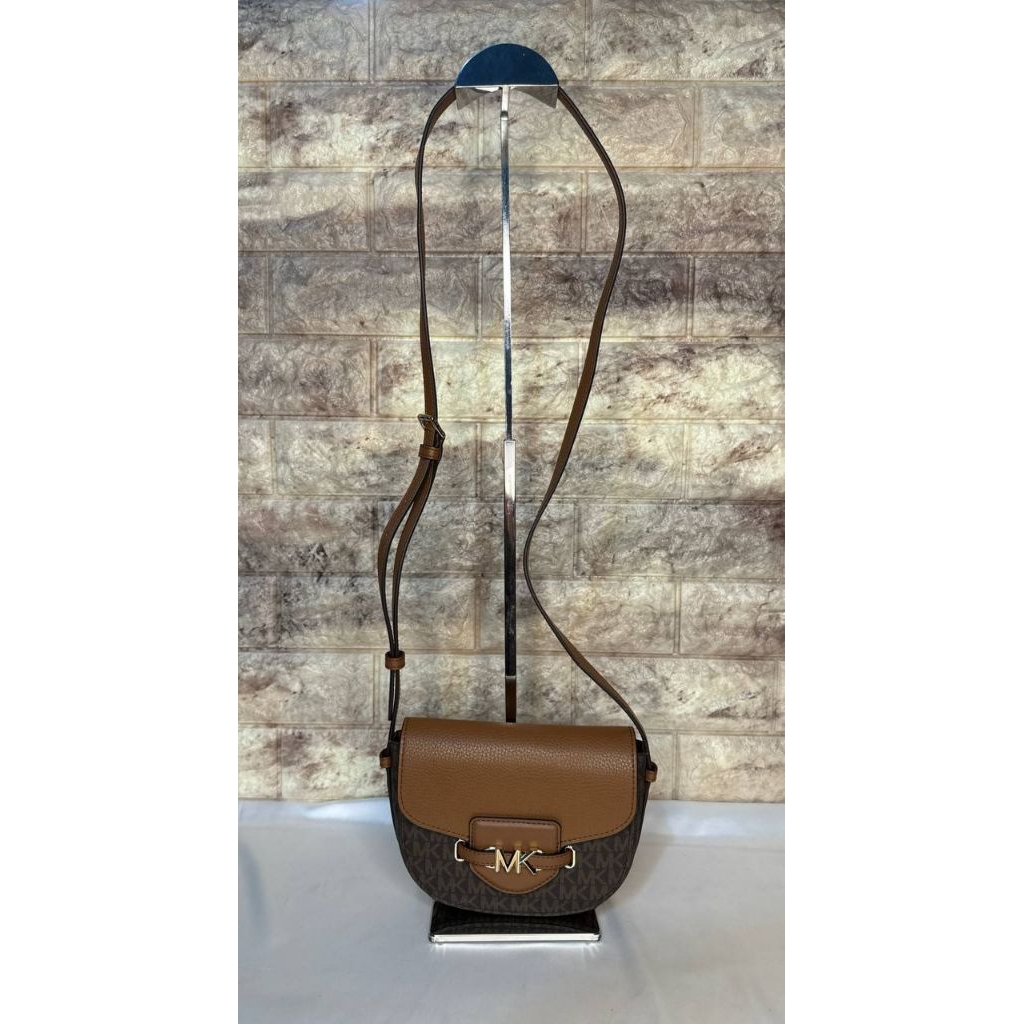 mk Signature Reed Small Saddle Crossbody Brown n