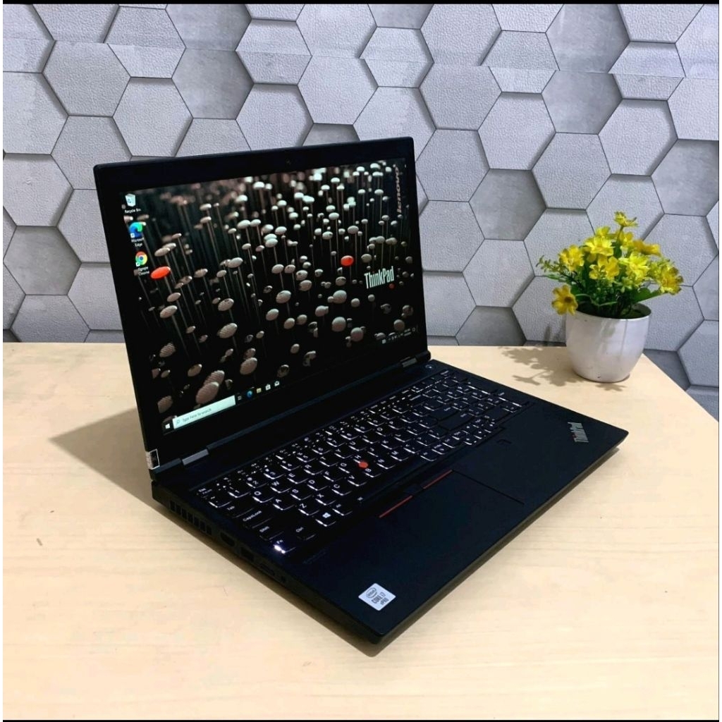 THINKPAD P15 GEN 1 i7-10850H/ 16GB RAM /256GB SSD / NVIDIA QUADRO T1000