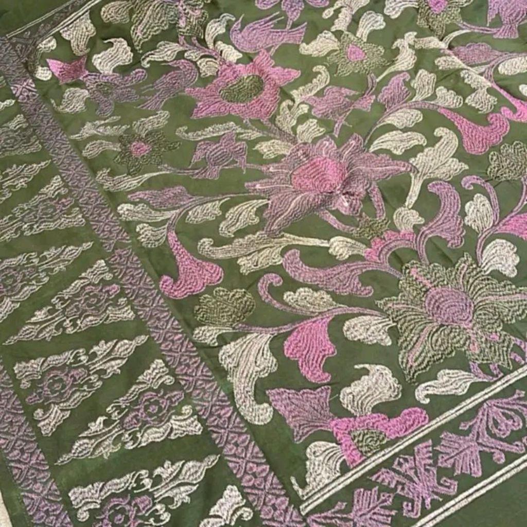 KAMEN BALI// KAMEN LEMBARAN BORDIR//KAMEN KEPURA// KAMEN UNTUK KUNDNAGAN//KAMEN MOTIF MEWAH//KAMEN W