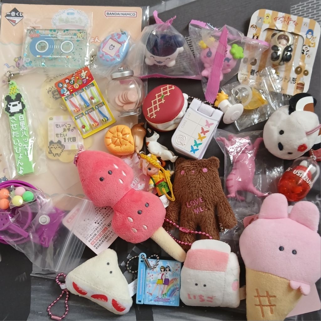 (update des) assorted gashapon/ gacha trinkets (kewpie / tamagotchi / miniature / yell, amuse flan) 
