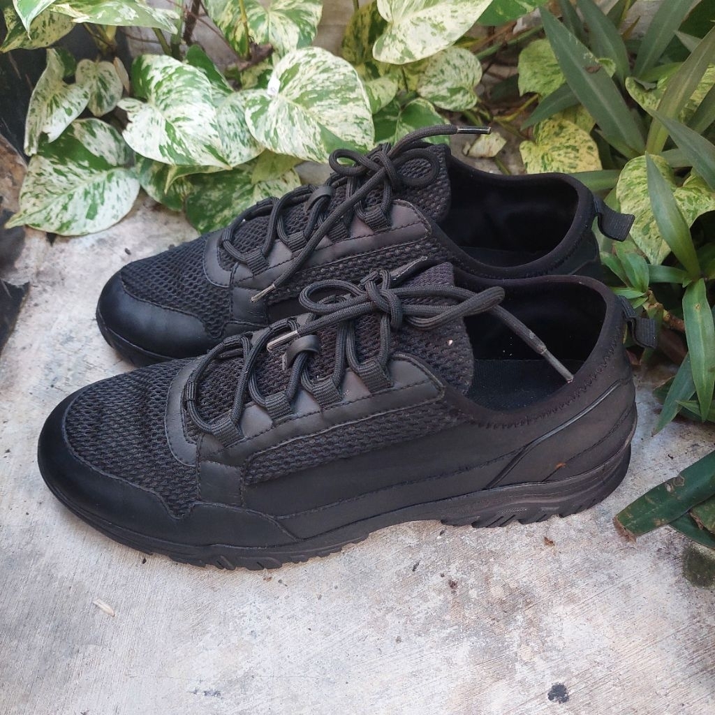 sepatu sneakers second pedro size 43(27,5cm)