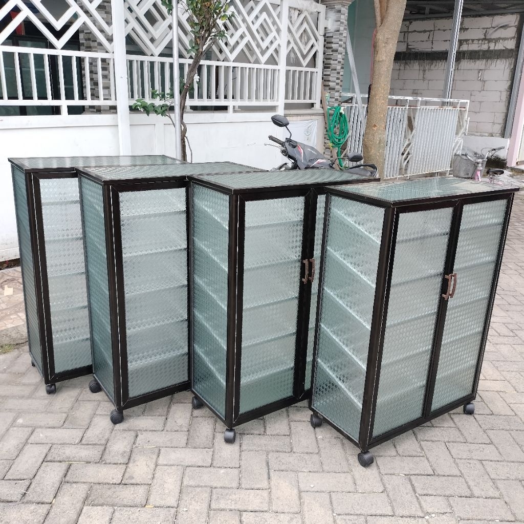 Rak Sepatu Kaca Aluminium