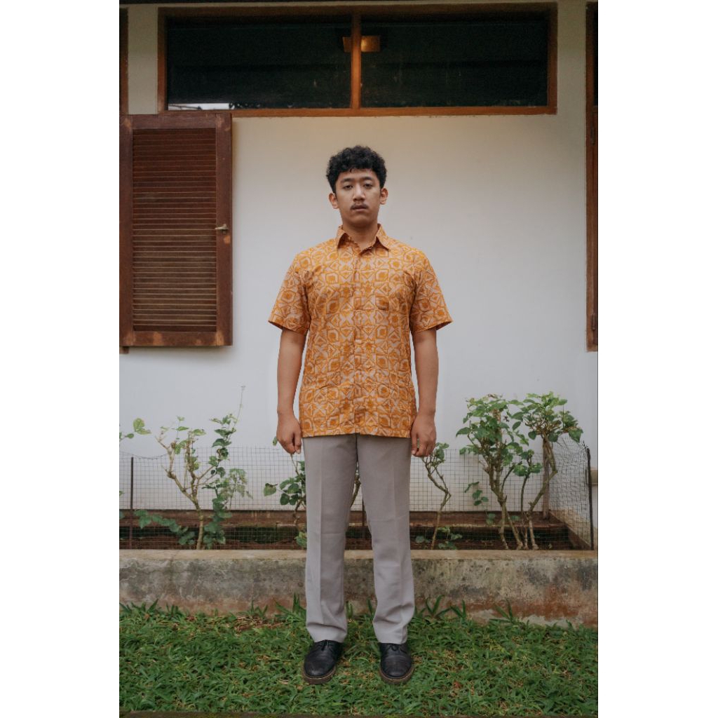 Batik Fractal Pradipa Kemeja Pria Lengan Pendek