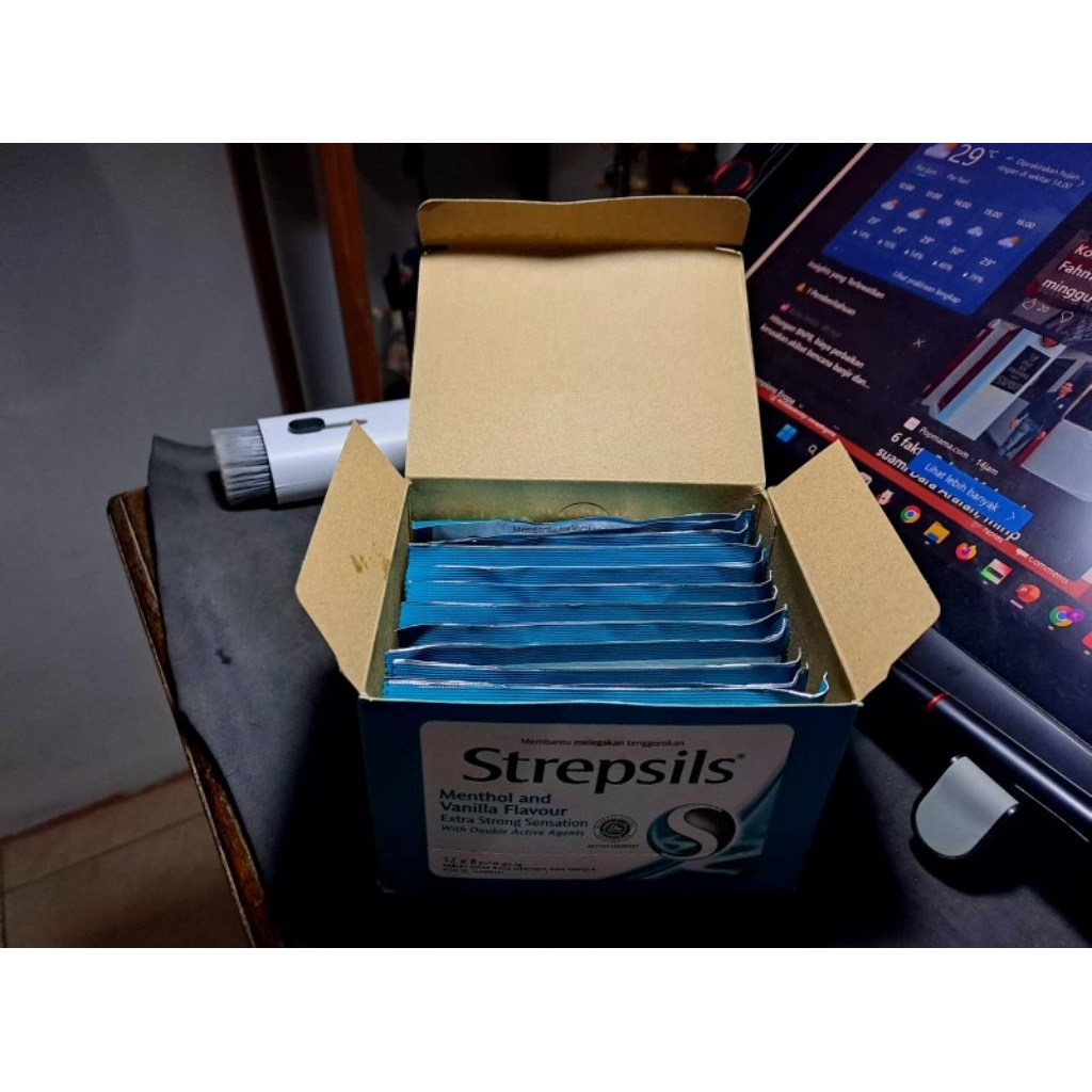 STREPSILS COOL PERMEN TENGGOROKAN BOX 12 SACHET ISI 8 TABLET.