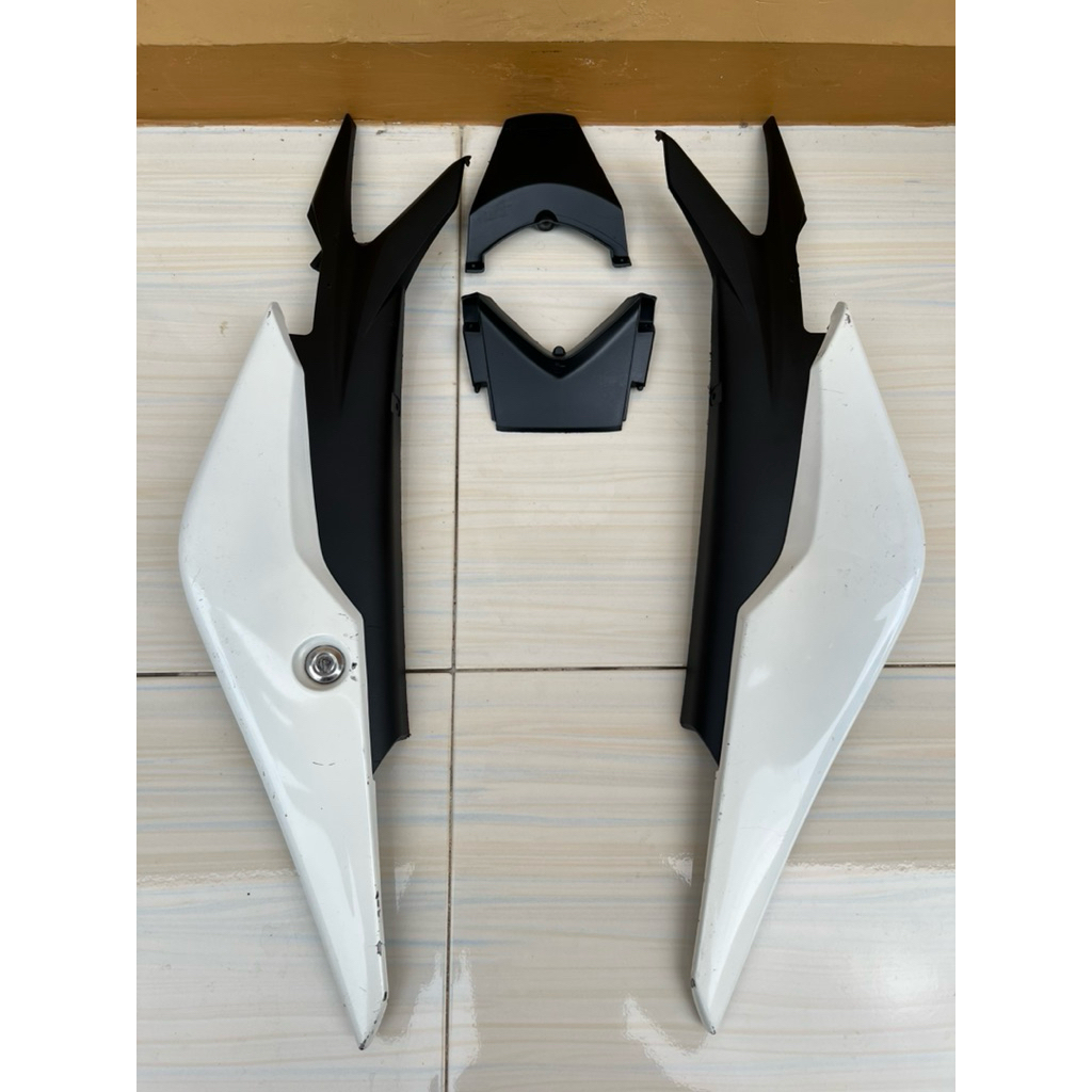cover bodi body belakang Honda CBR 150 R thailand kpp bodi belakang CBR 150 mata satu original