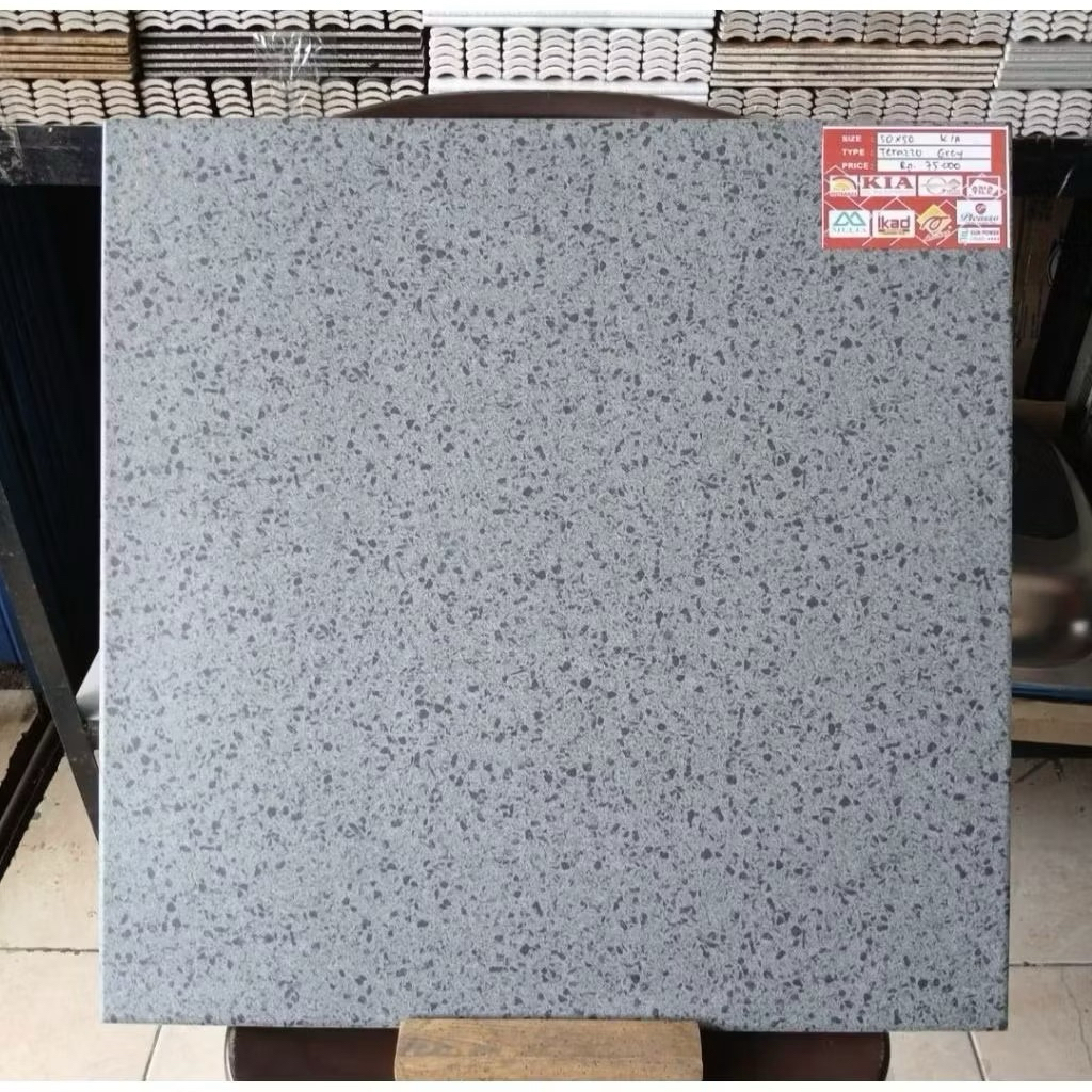 Keramik Lantai 50x50 Terrazo Grey | Kia
