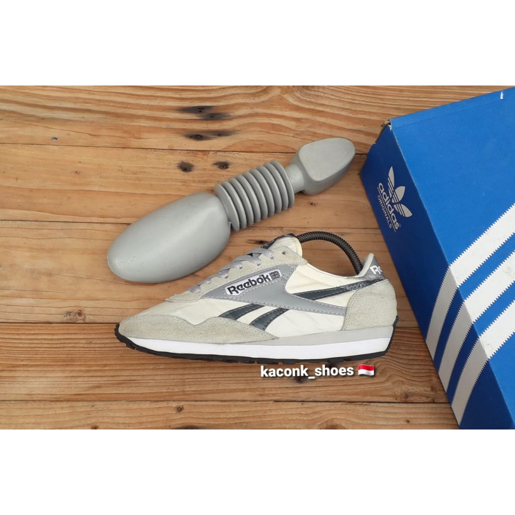 SEPATU SNEAKERS CASUAL REEBOK AZTEC GREY WHITE ORIGINAL
