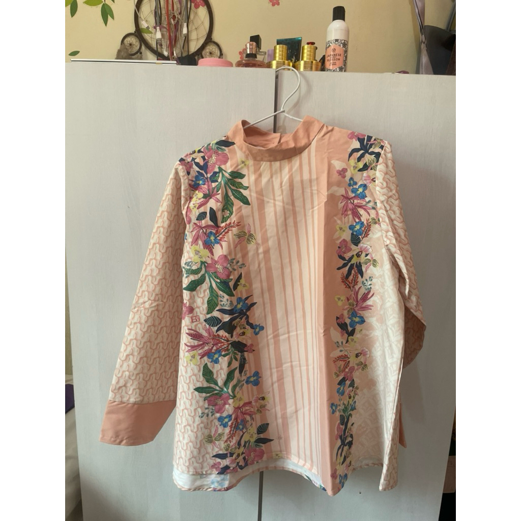 Preloved BENANG JARUM REVERIE BLOUSE M