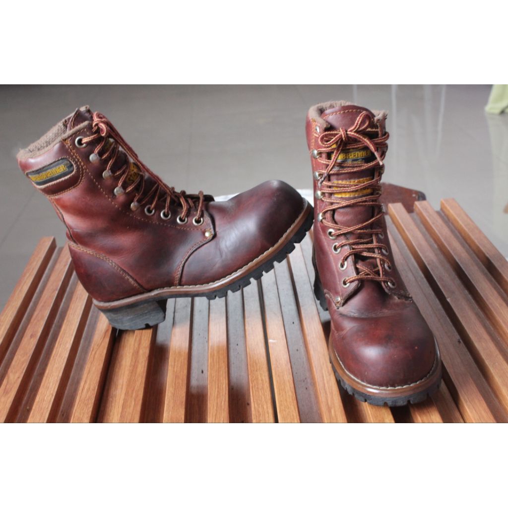 sepatu safety boot hight kokoh" Weinbrenner" upper kulit asli semir .  outsole kokoh berat . size 38
