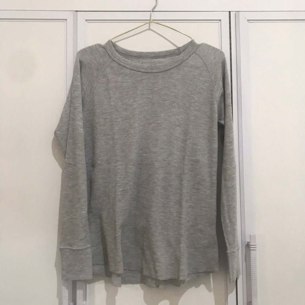 Preloved Atasan Sweatshirt Hanes Soft Grey