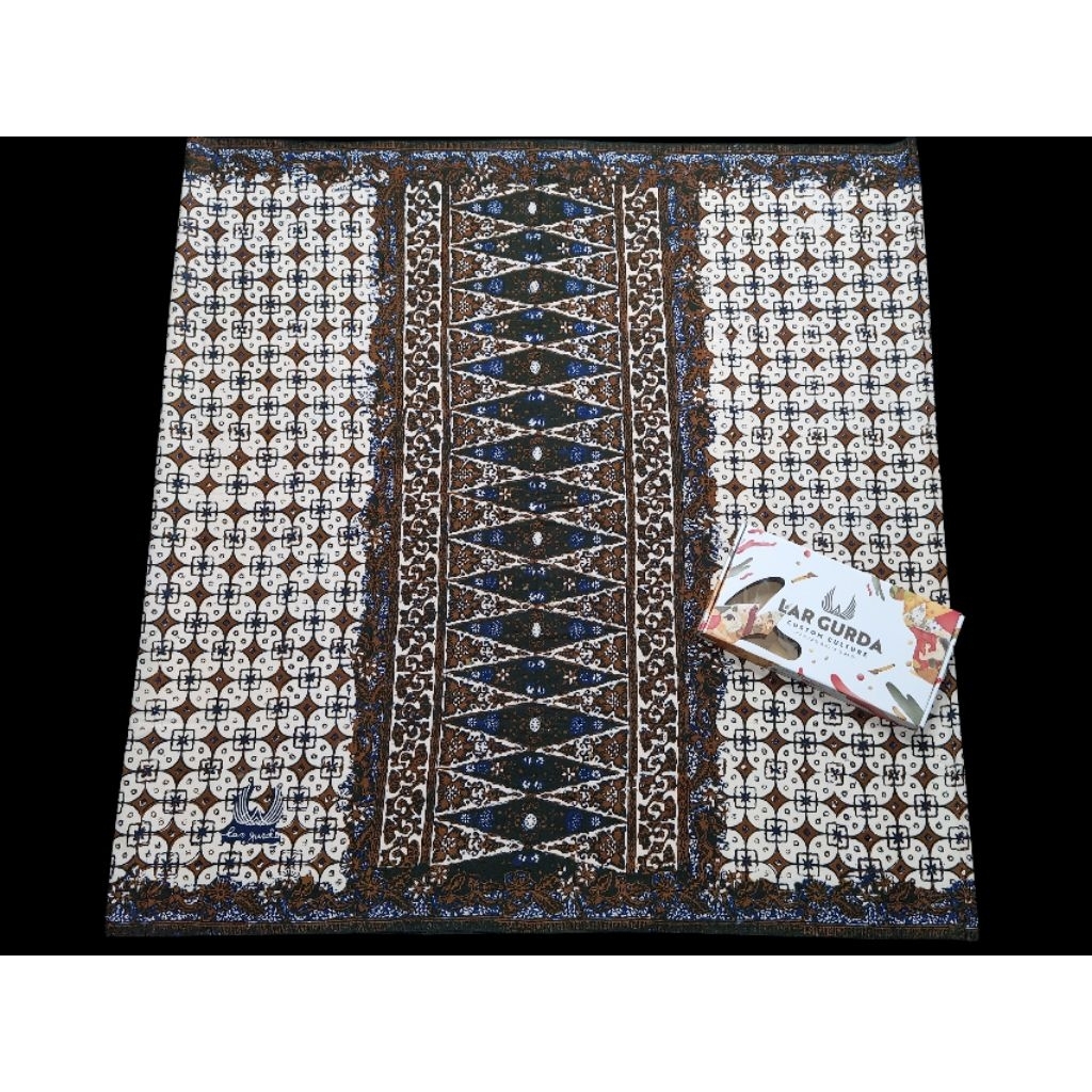 BL030 Lar Gurda Bledag Series Motif Kawung Putih. Sarung Batik Tradisional Semi Tulis Lar Gurda Eksk