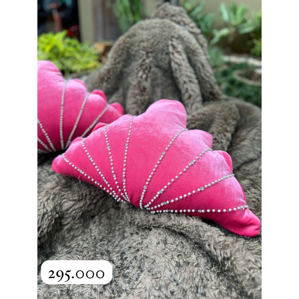 bantal sofa bludru pink fushia mutiara bentuk awan unik