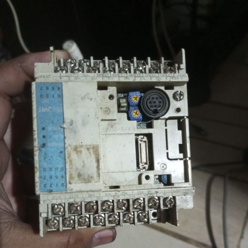 PLC Omron compact cp1e-e40