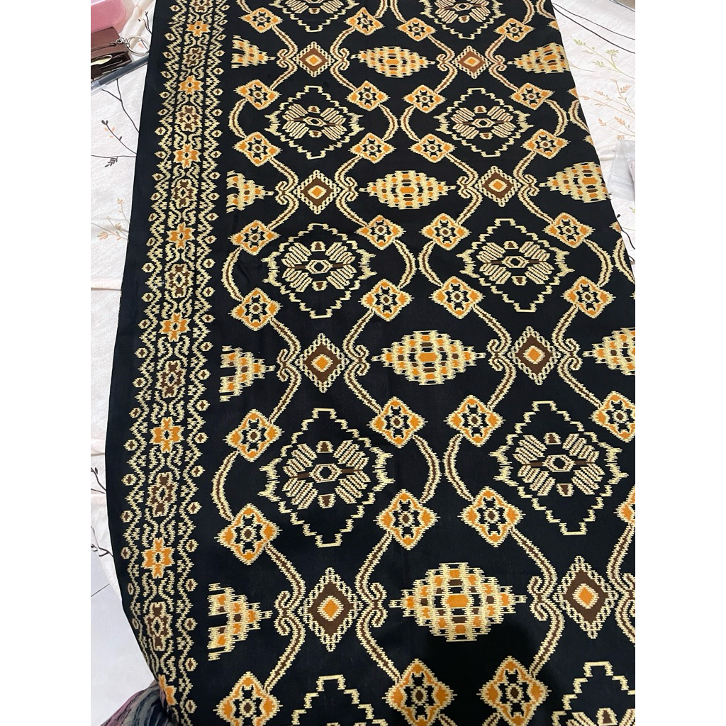 kain batik motif tenun