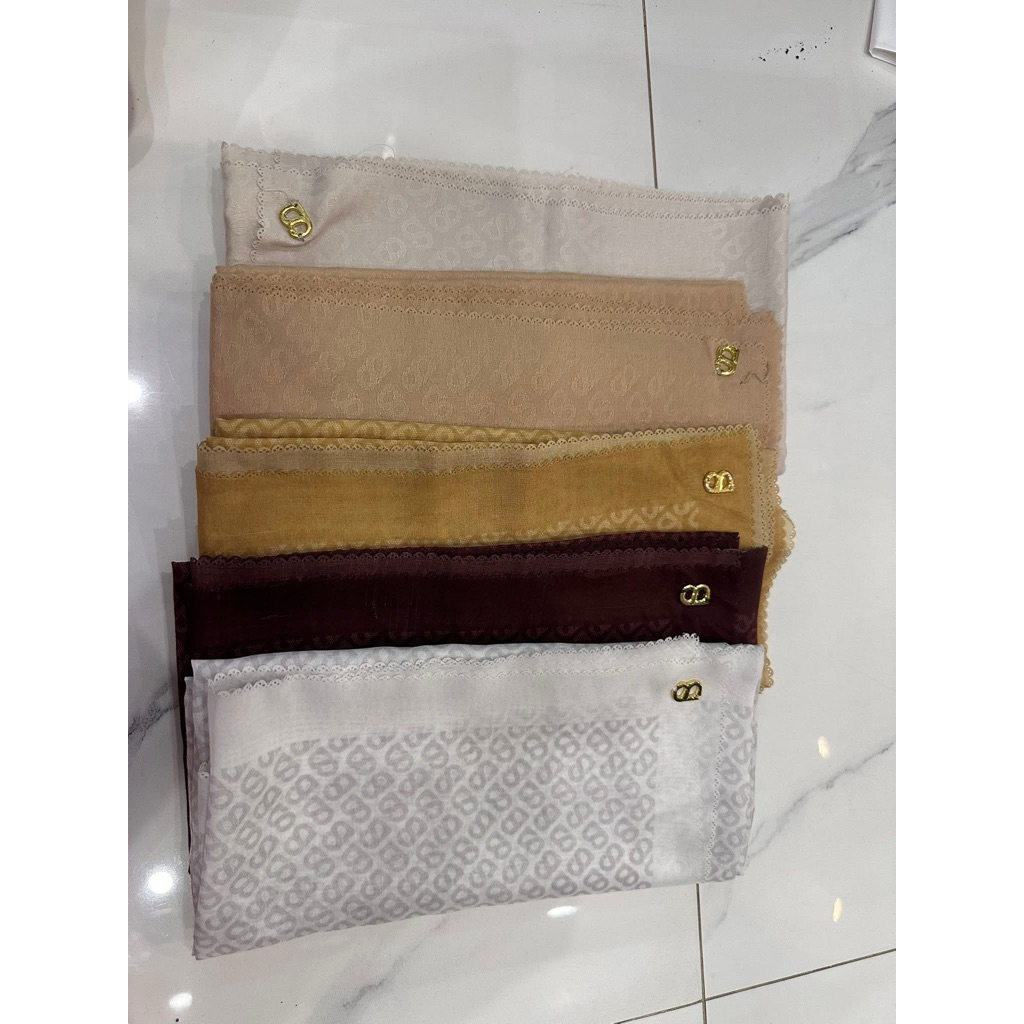 preloved scraf tapis Buttonscarves