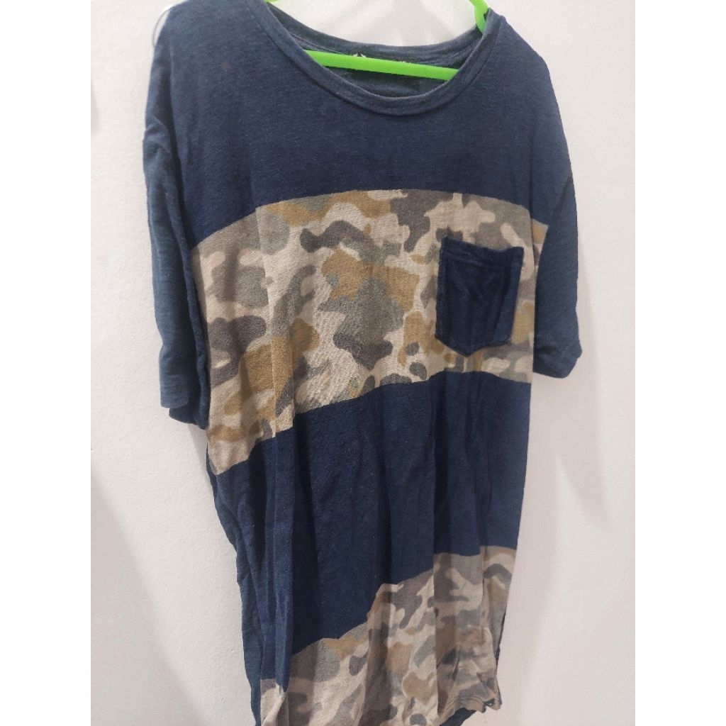 kaos oblong pria preloved  LD 100