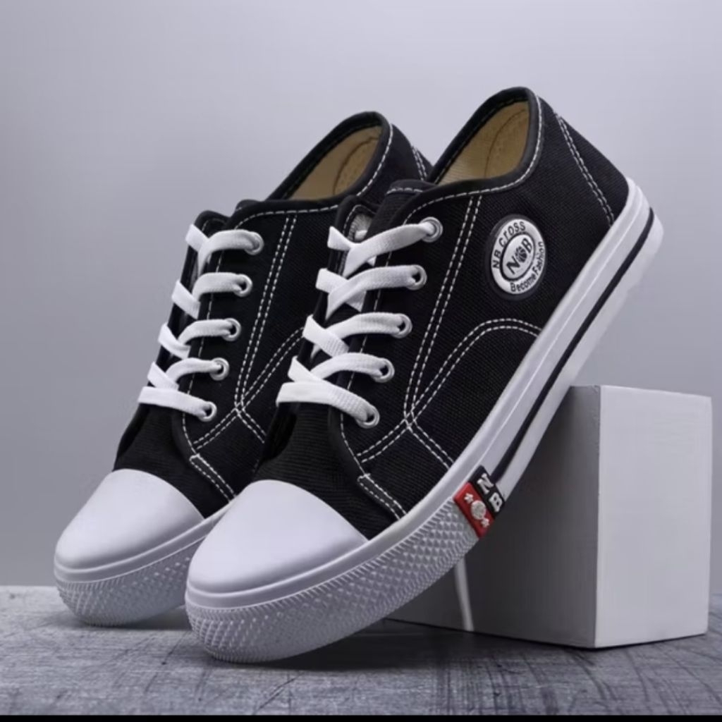 SEPATU PRIA WANITA SEKOLAH SD/SMP/SMA. HITAM PUTIH. SEPATU NB TERLARIS