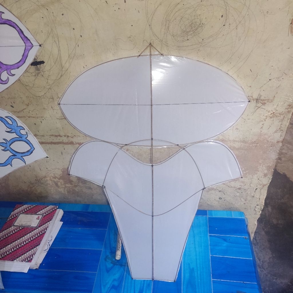 Layangan Sekak Mini Polos + Benang layangan UK 2 Jengkal -+55cm sudah di setting,  Siap di Terbangka