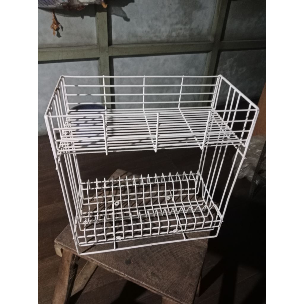 rak gelas dan piring