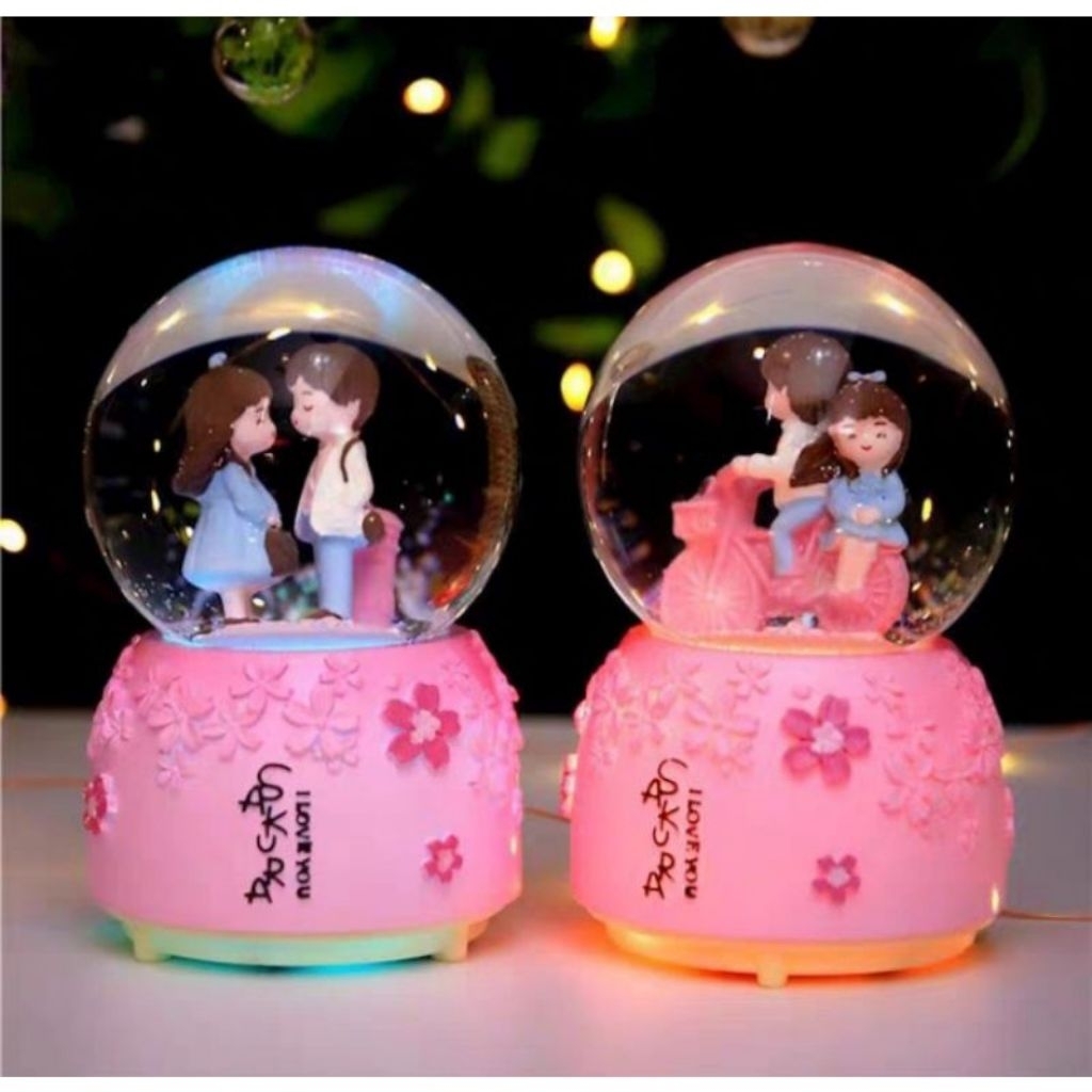 Snowball Kotak Musik Lampu Sweet Couple dapat BERPUTAR OTOMATIS Bola Salju Kado Ultah Anniversary Pa