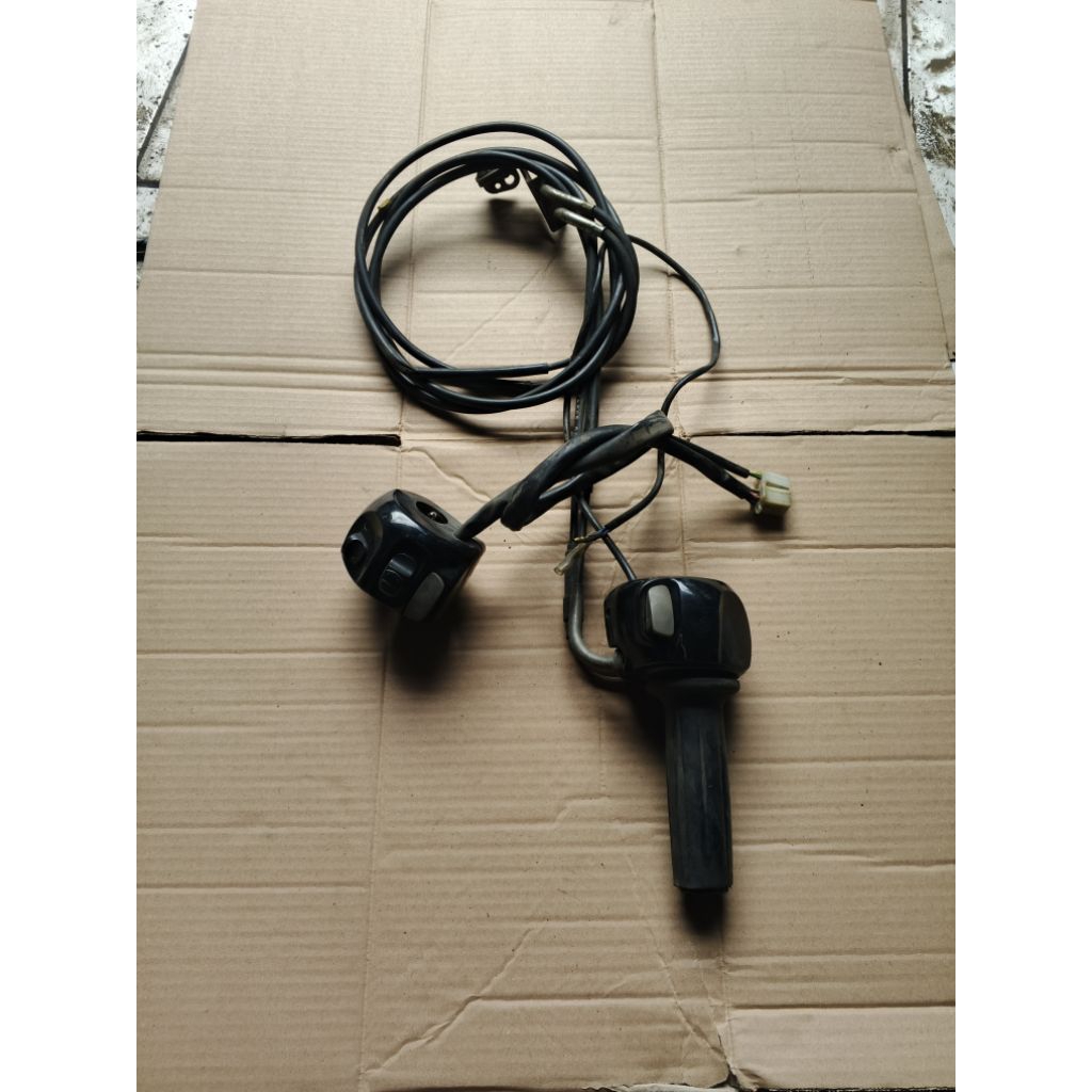 Saklar Holder Kanan Kiri Fino Fi 125/115 Original Seken Copotan