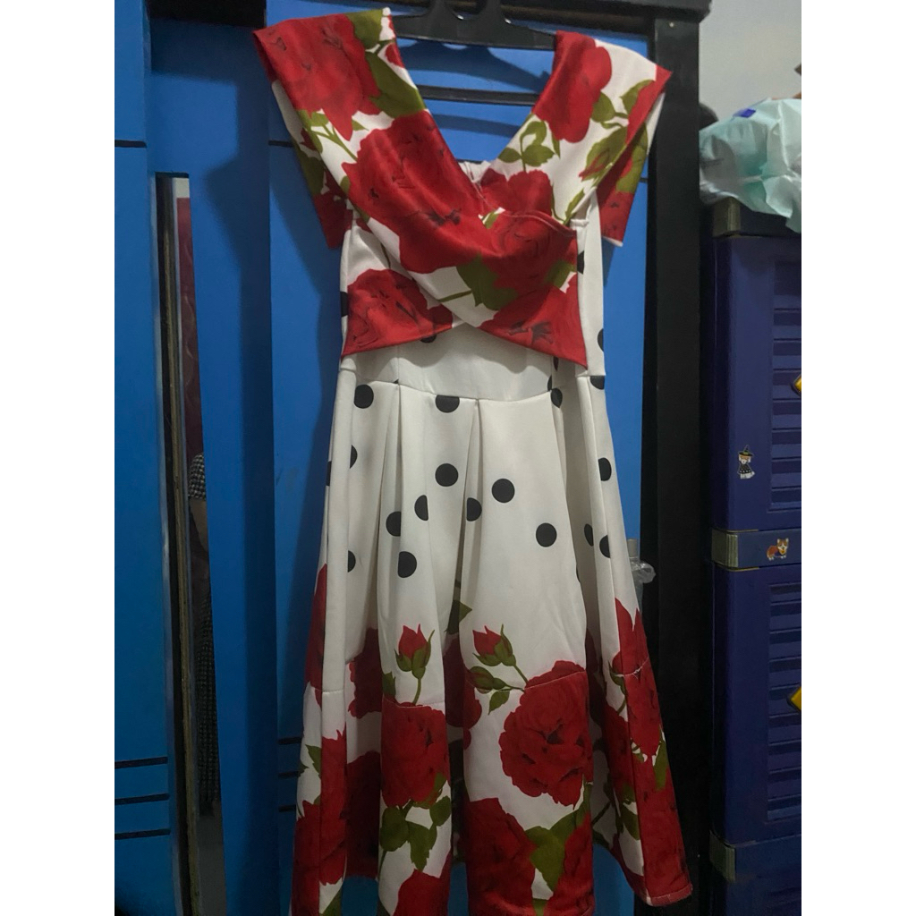 preloved gaun mawar merah putih avakadot