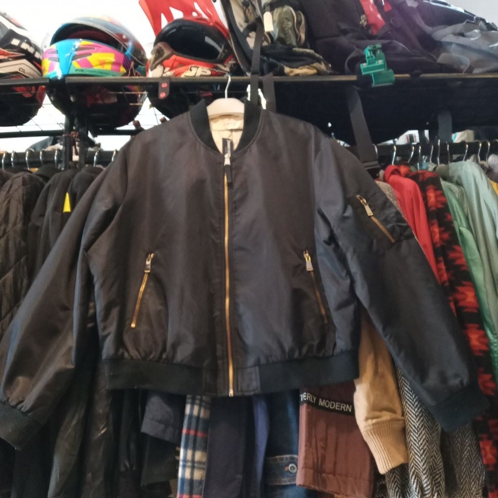 JAKET BOMBER HITAM ZARA BASIC