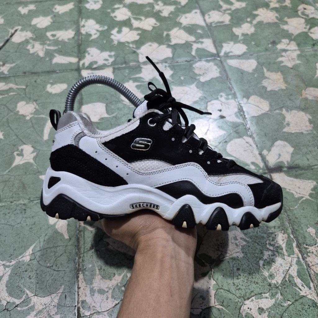 Sepatu Skechers D'Lites Wanita(36)