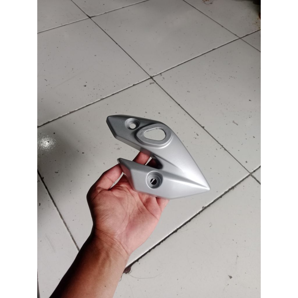 kupingan kanan batok lampu Vixion old bekas original