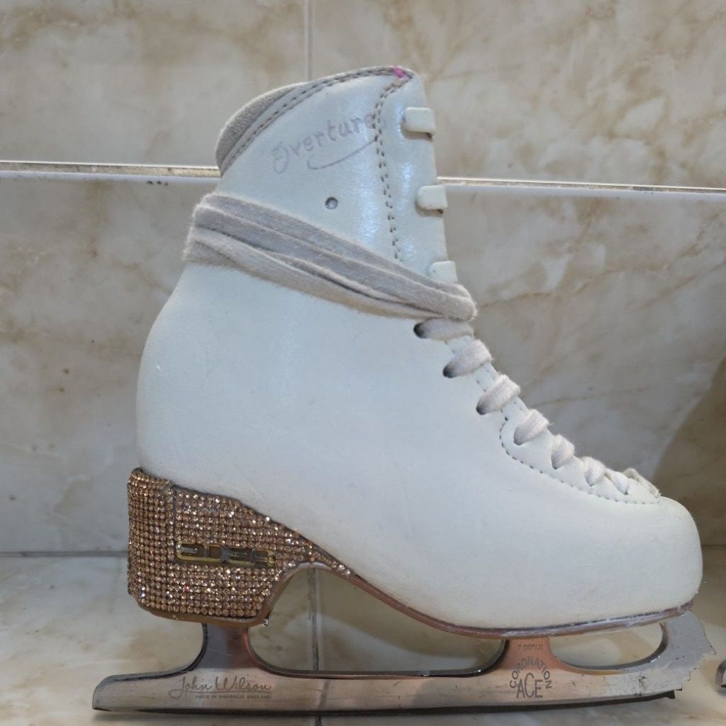 PRELOVED SEPATU ICE SKATING ANAK EDEA OVERTURE SIZE 195