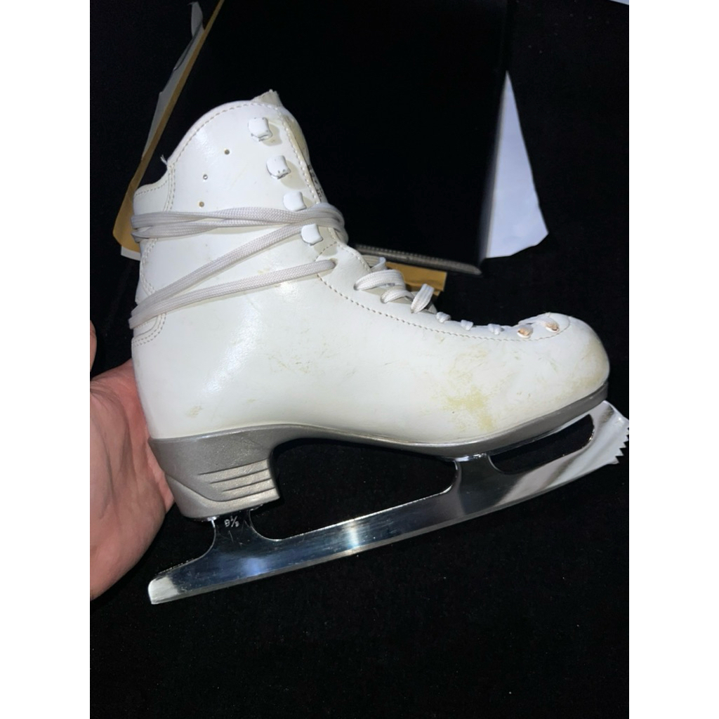 Risport ice skating shoes